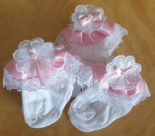 Load image into Gallery viewer, White with pink ribbon frilly socks
